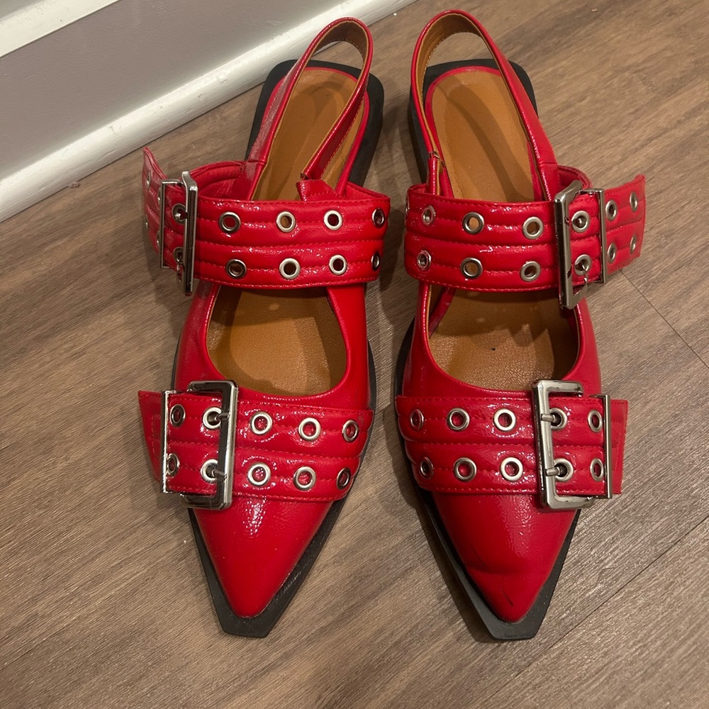 RED STUDDED POINT TOE FLAT